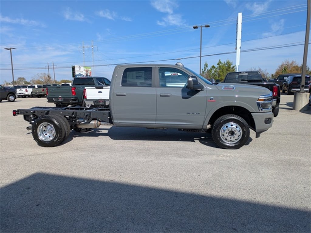 New 2026 Ram 3500 Chassis Cab 3500 BIG HORN CREW CAB CHASSIS 4X4 60' CA Pickup