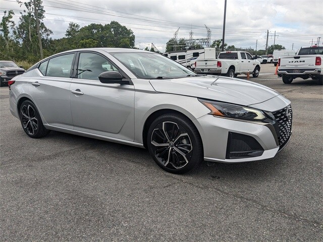 2024 Nissan Altima 2.5 SR photo 2