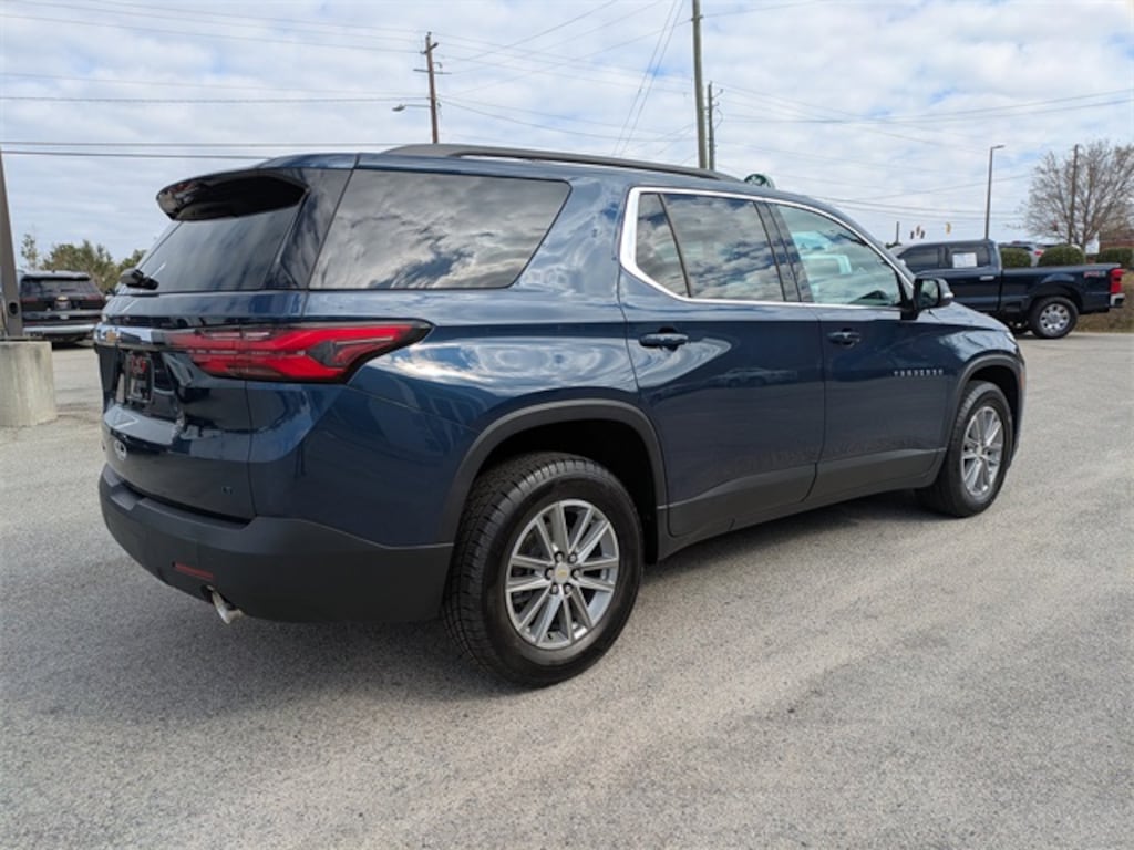 Used 2023 Chevrolet Traverse LT SUV
