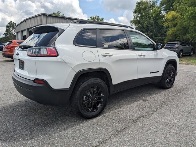 2023 Jeep Cherokee Altitude photo 3