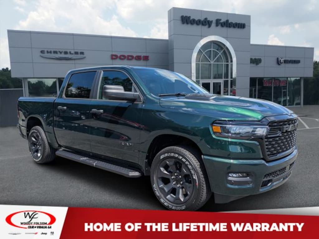 New 2026 Ram 1500 EXPRESS CREW CAB 4X4 5'7 BOX Pickup