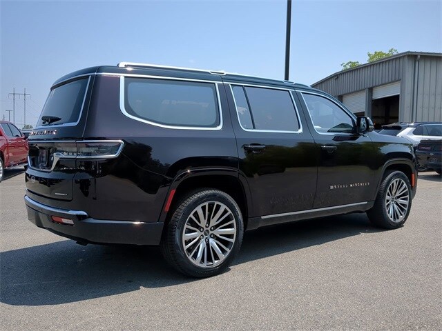 2023 Jeep Grand Wagoneer III photo 4