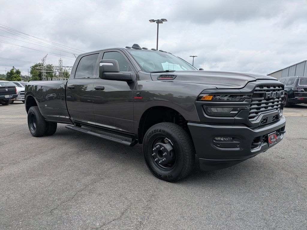 New 2026 Ram 3500 TRADESMAN CREW CAB 4X4 8' BOX Pickup