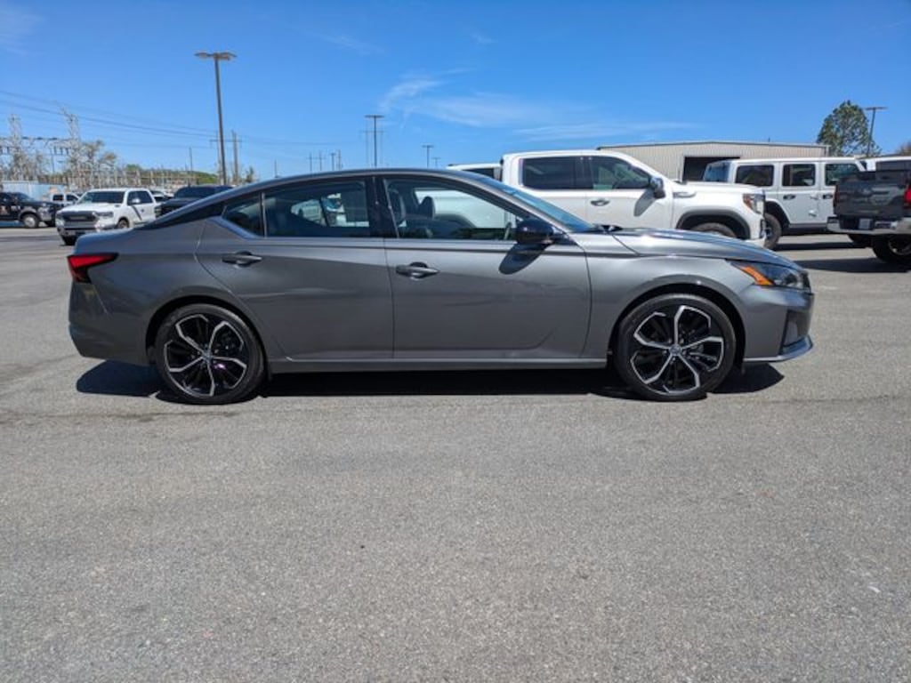 Used 2025 Nissan Altima 2.5 SR Sedan