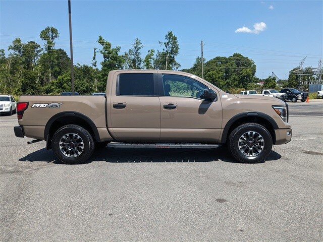 2022 Nissan Titan PRO-4X photo 2