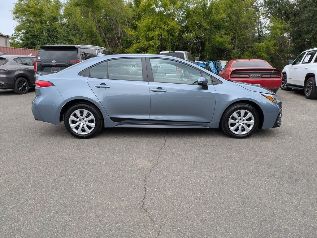 Used 2024 Toyota Corolla SE Sedan