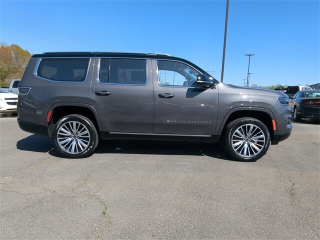 2024 Jeep Grand Wagoneer III photo 3
