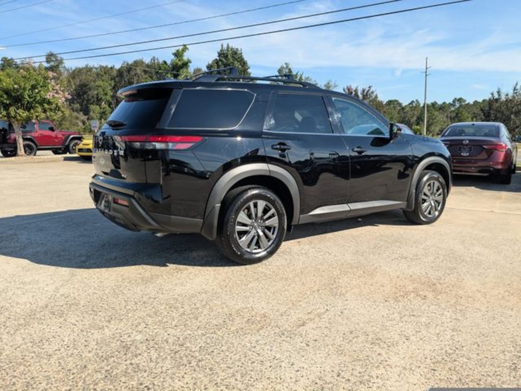 Used 2024 Nissan Pathfinder SV SUV