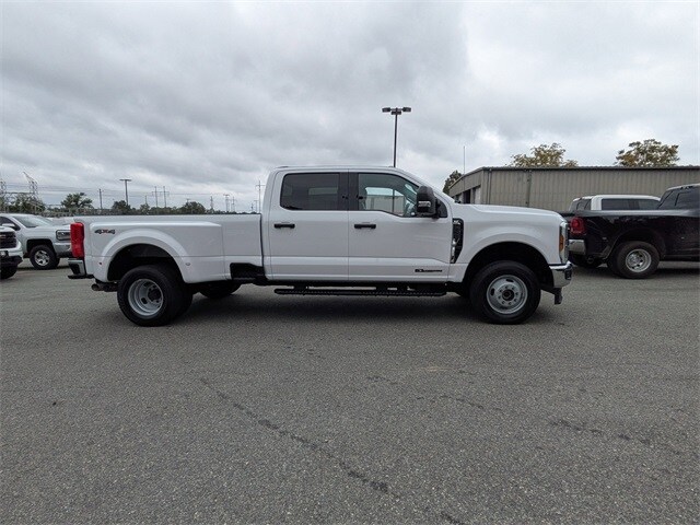 2025 Ford F-350 XLT photo 3