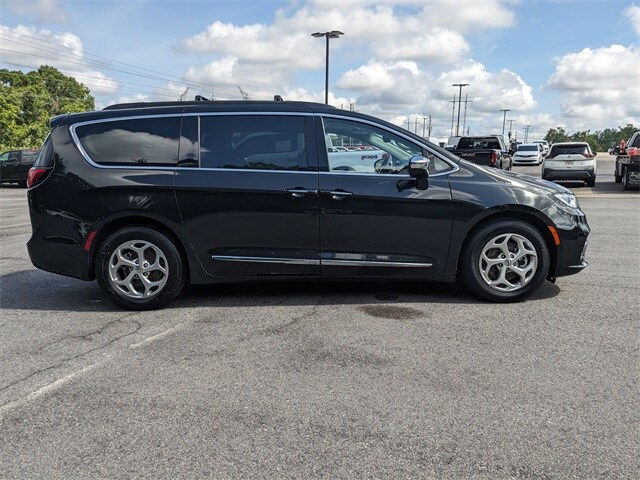 2023 Chrysler Pacifica Limited photo 3