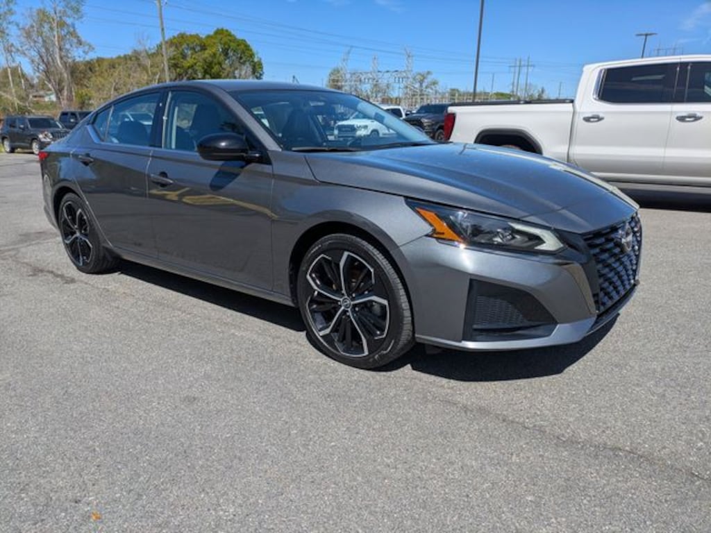Used 2025 Nissan Altima 2.5 SR Sedan