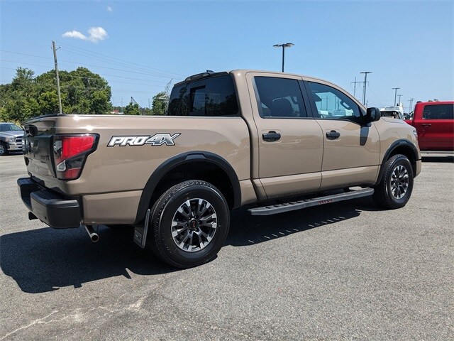2022 Nissan Titan PRO-4X photo 3