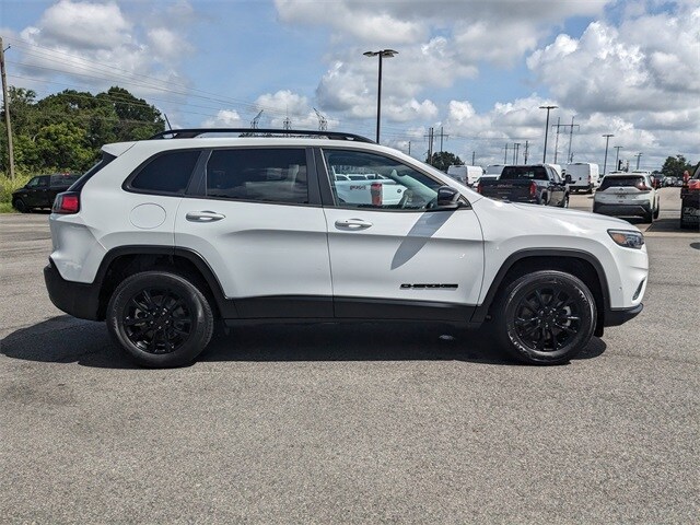 2023 Jeep Cherokee Altitude photo 3
