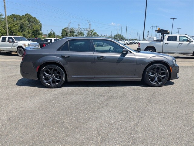 2022 Chrysler 300 S photo 2