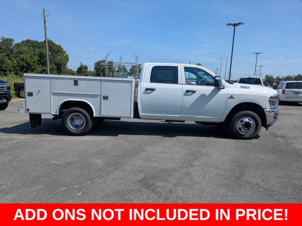 New 2026 Ram 3500 Chassis Cab TRADESMAN CREW 4X4 60' CA Pickup