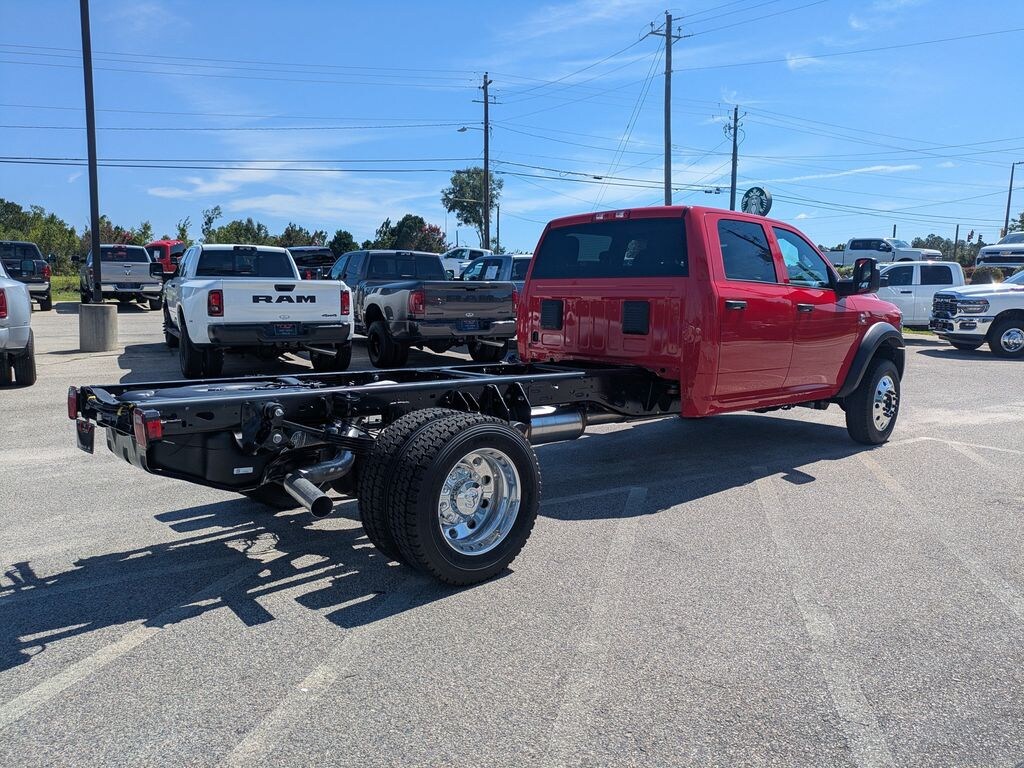 New 2026 Ram 4500 Chassis Cab TRADESMAN CREW 4X4 84' CA Pickup