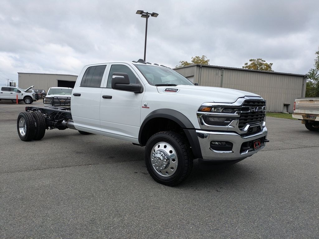 New 2026 Ram 5500 TRADESMAN CHASSIS CREW CAB 4X4 84' CA Pickup