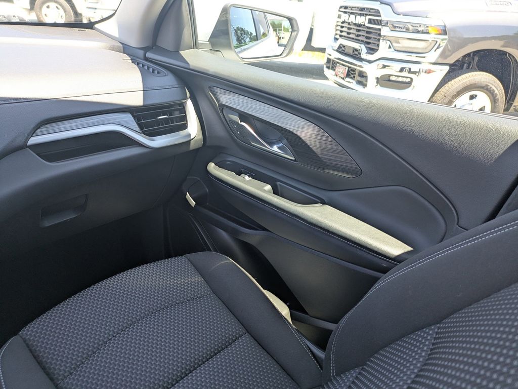 2024 GMC Terrain SLE - Photo 17