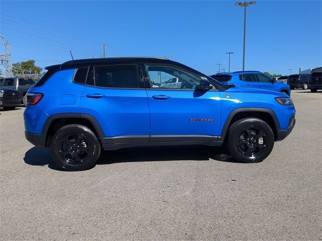 2023 Jeep Compass Trailhawk photo 3