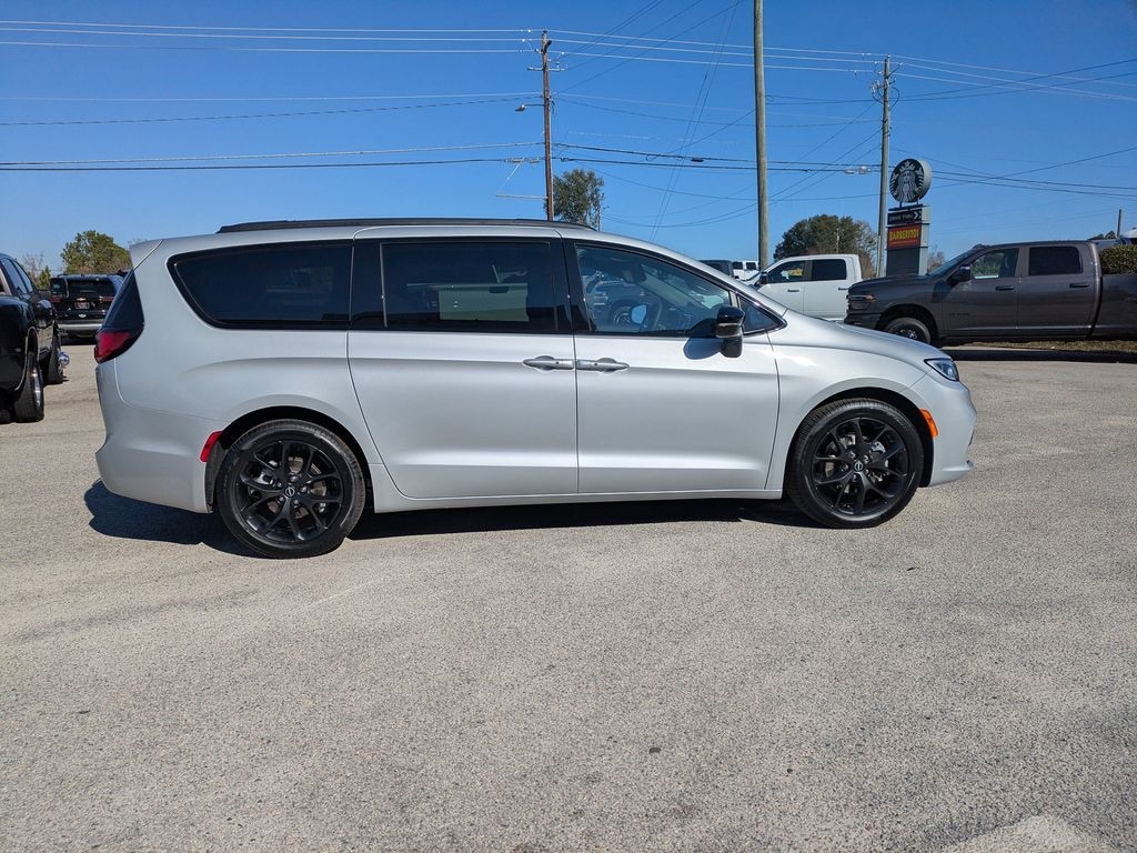 New 2026 Chrysler Pacifica LIMITED Passenger Van