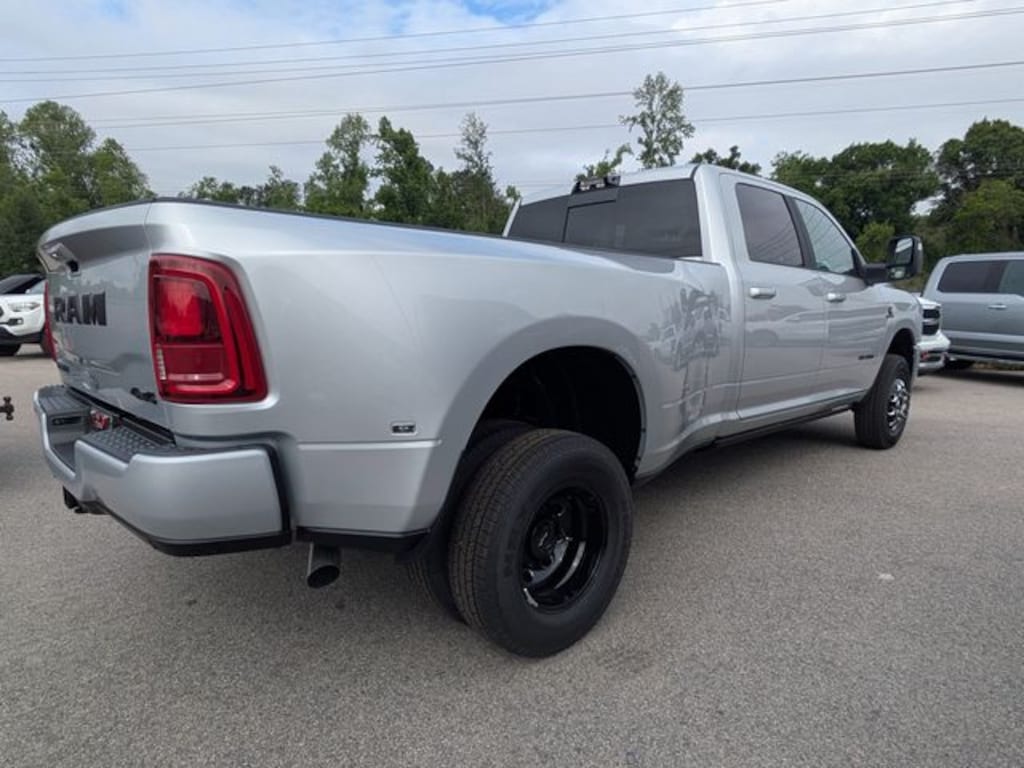 New 2026 Ram 3500 LARAMIE CREW CAB 4X4 8' BOX Pickup