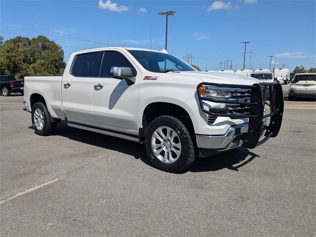 2023 Chevrolet Silverado 1500 LTZ photo 2