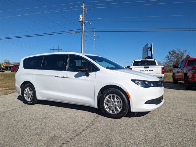 2025 Chrysler Voyager LX photo 2