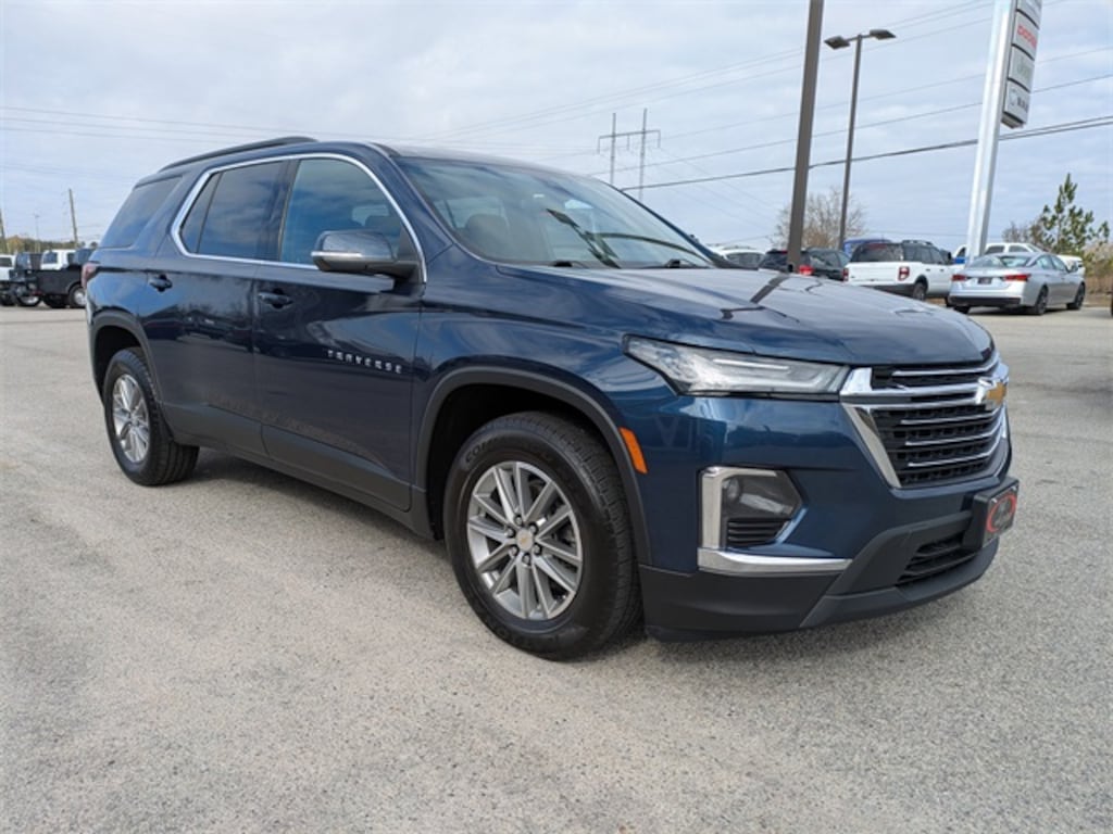 Used 2023 Chevrolet Traverse LT SUV