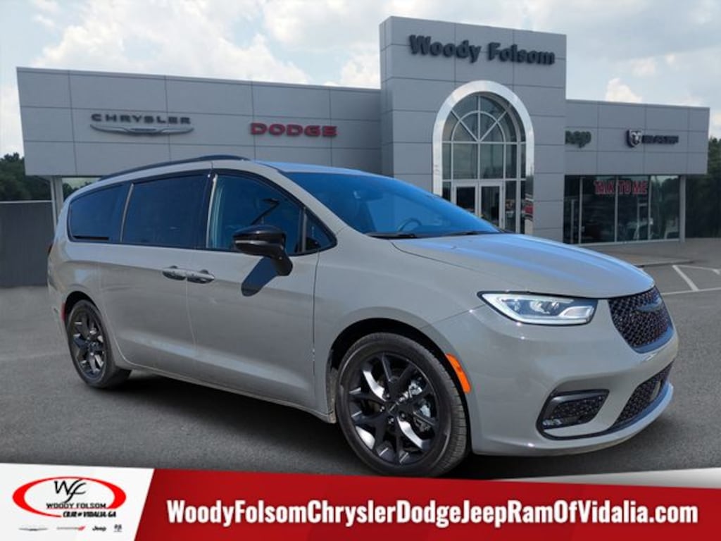 Used 2025 Chrysler Pacifica Limited Minivan/Van