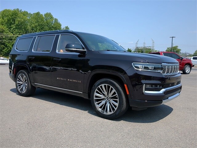 2023 Jeep Grand Wagoneer III photo 2