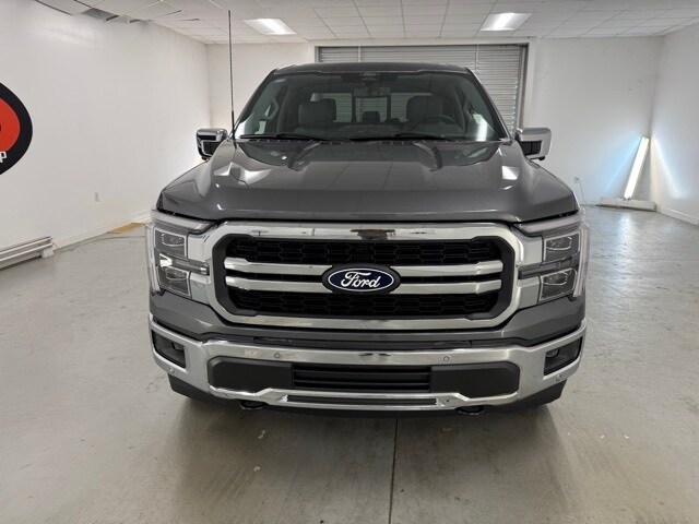2025 Ford F-150 Lariat photo 2