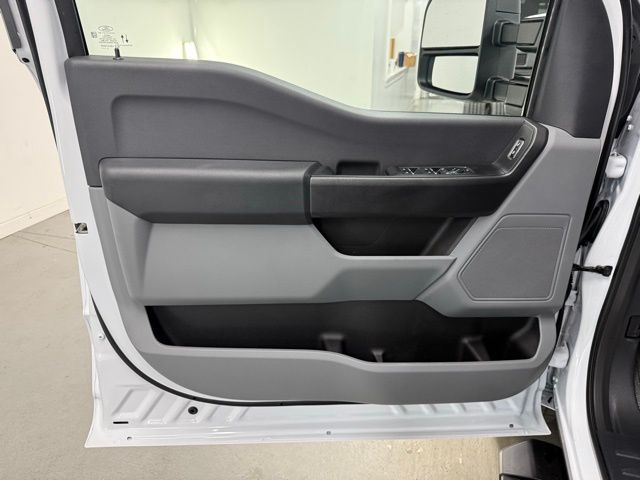2026 Ford F-350 Super Duty Chassis Cab XL - Photo 13