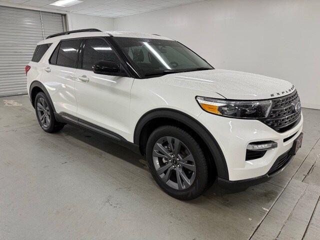 2023 Ford Explorer XLT photo 3