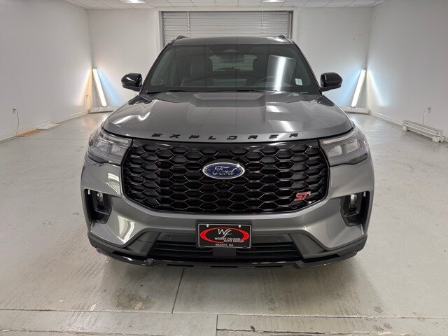 2025 Ford Explorer ST photo 2