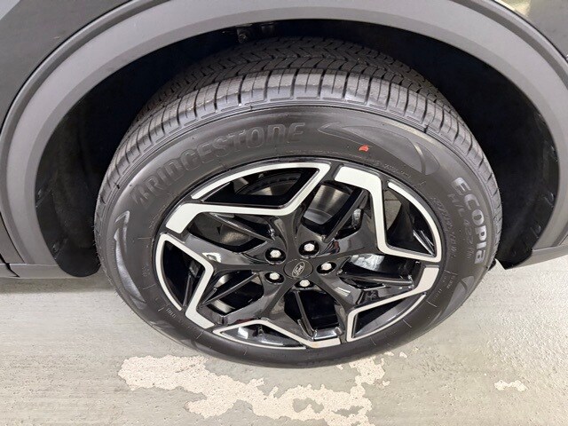 2026 Ford Escape Hybrid Platinum photo 2