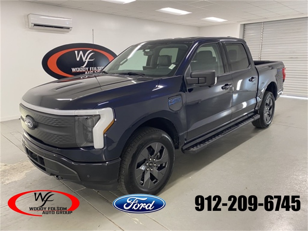 2025 Ford F-150 Lightning Flash's photo