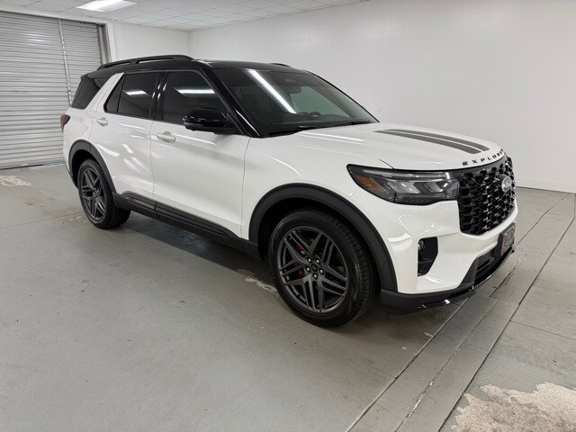 2025 Ford Explorer ST photo 3