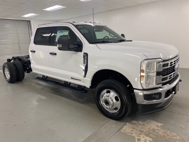 2025 Ford F-350 photo 3