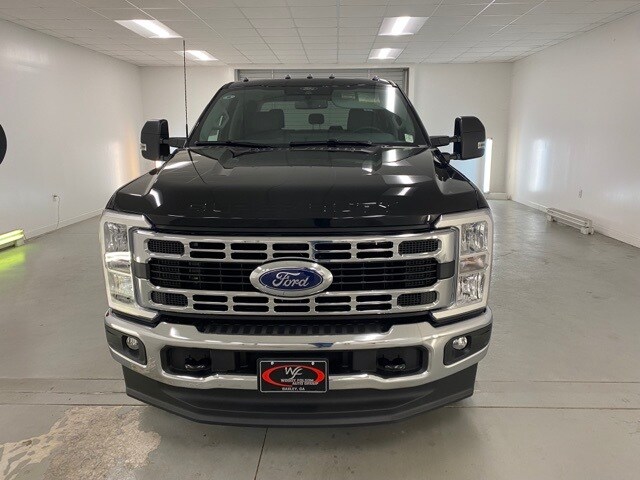 2025 Ford F-350 photo 2