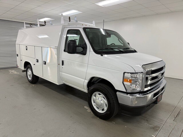 2026 Ford E-350 Base photo 2