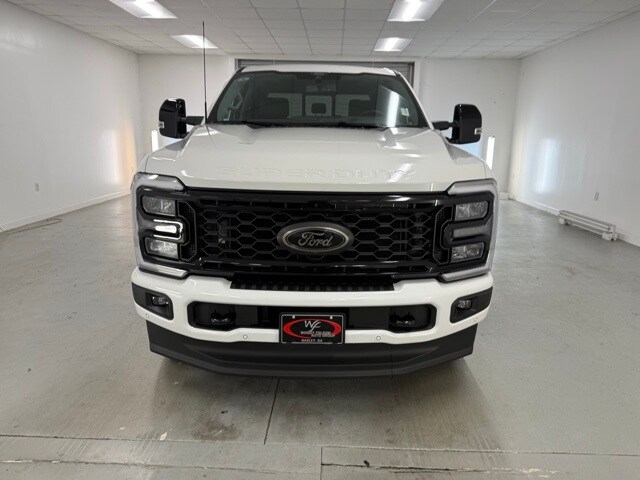 2025 Ford F-250 Lariat photo 2
