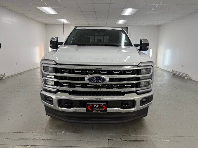 2025 Ford F-250 Lariat photo 2