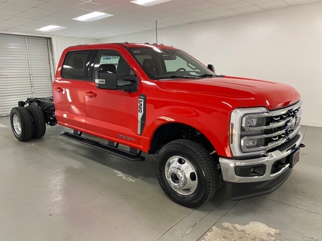 2025 Ford F-350 photo 3