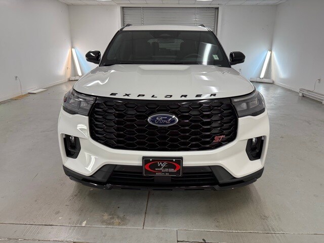 2025 Ford Explorer ST photo 2