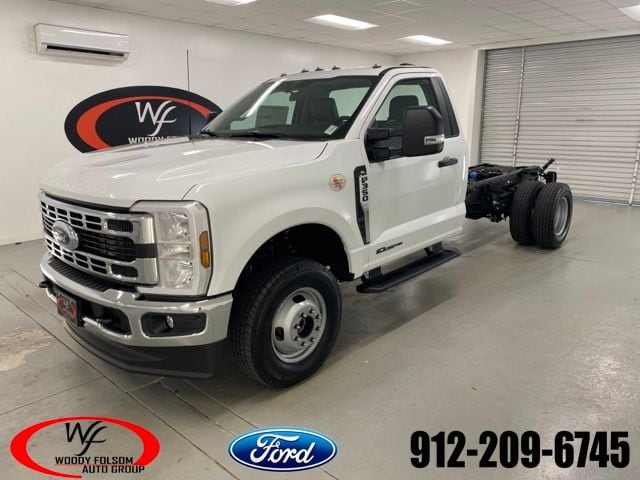 2025 Ford F-350 Super Duty Chassis Cab XL's photo