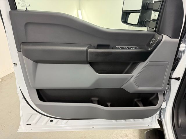 2026 Ford F-350 Super Duty Chassis Cab XL - Photo 13