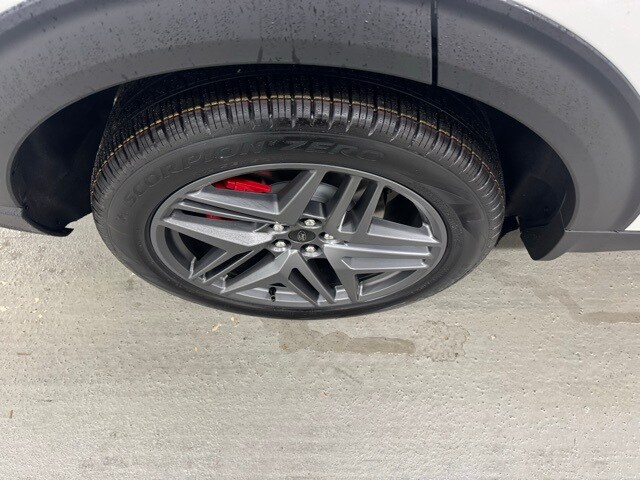 2025 Ford Explorer ST photo 4