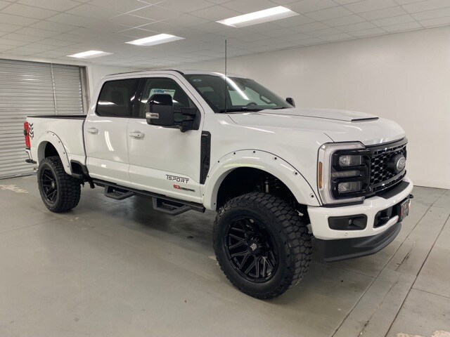 2025 Ford F-250 Lariat photo 3