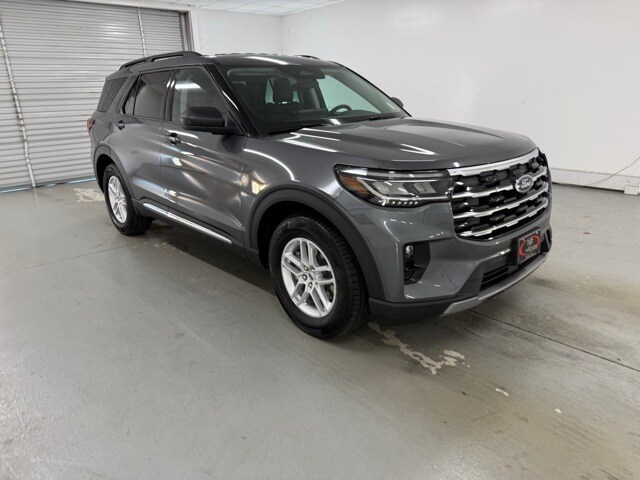 2025 Ford Explorer photo 3