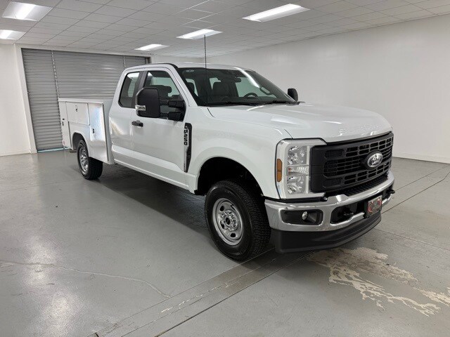 2025 Ford F-250 photo 2